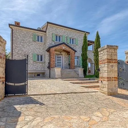Tomaso Villa Baderna